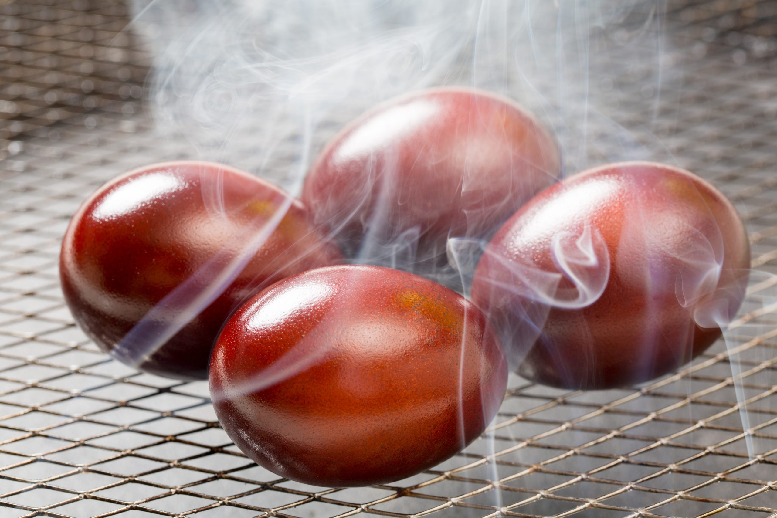 ※ゆで卵や魚などを漬込むだけで簡単にスモーク風味に。惣菜等に直接噴霧も可能です
